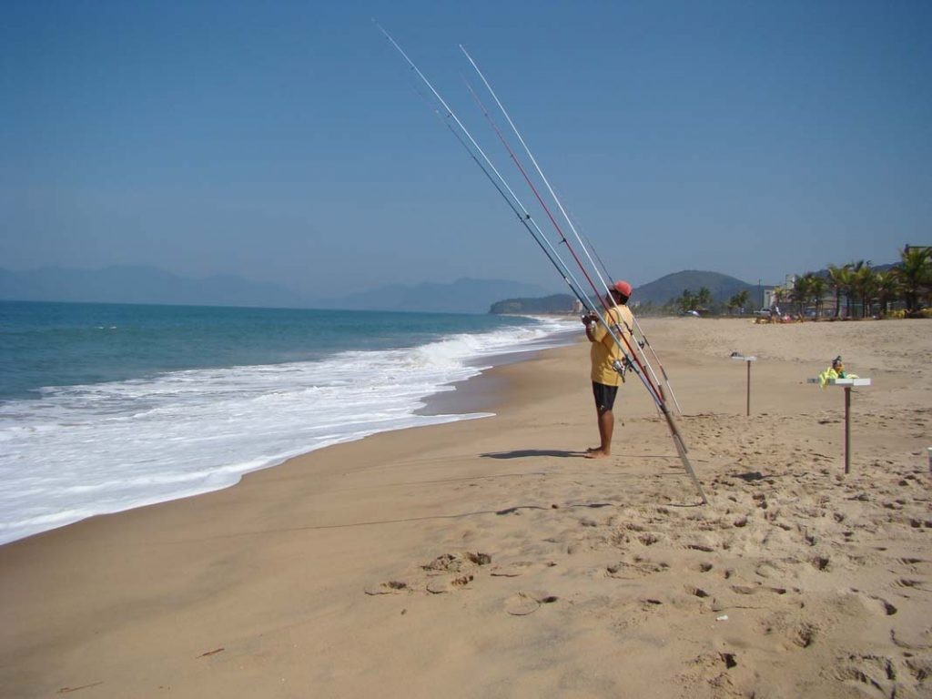 como pescar na praia